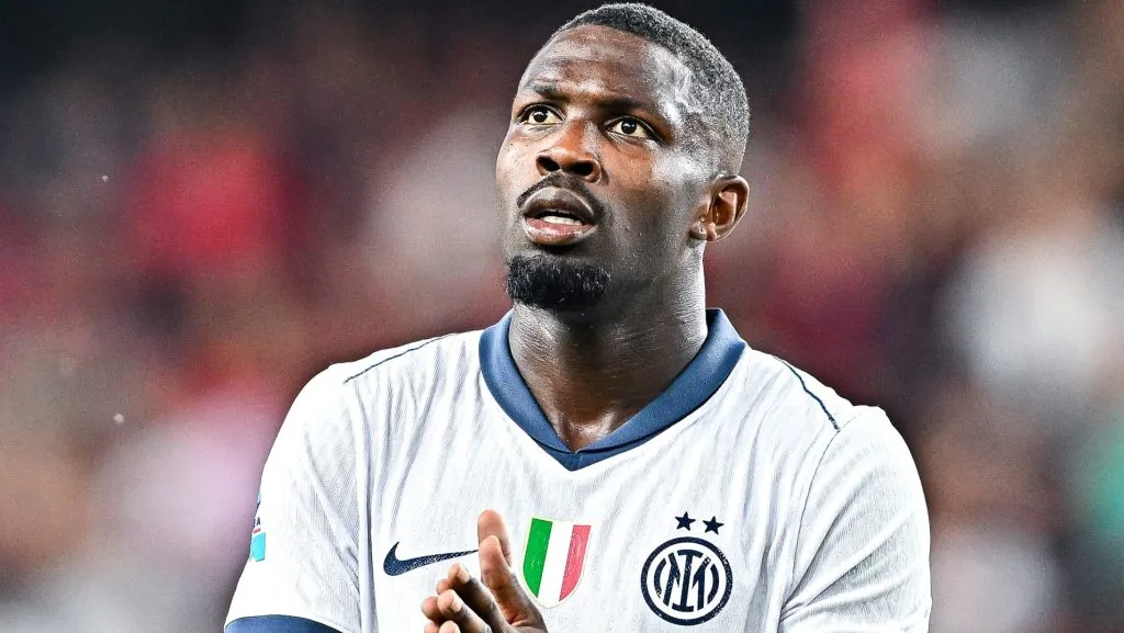 Marcus Thuram, com a camisa branca da Inter de Milão