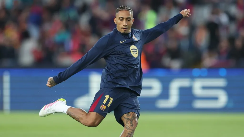 Raphinha no aquecimento para jogo da Champions League. Foto: Carl Recine/Getty Images