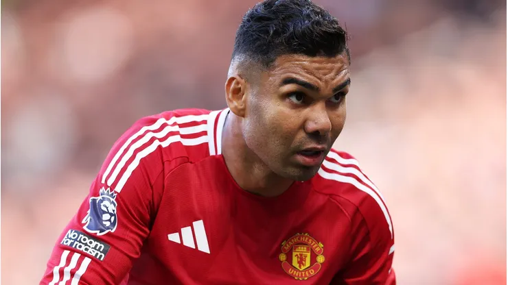 Casemiro ressaltou o impacto do atacante do Liverpool e sua consistência como fatores que o tornam um forte candidato ao prêmio. (Photo by Michael Steele/Getty Images)