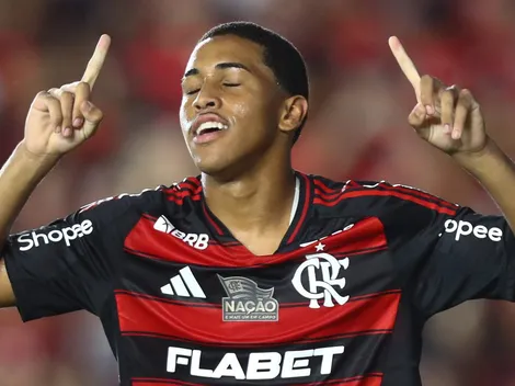 Emocionado, Joshua homenageia Filipe Luís após marcar seu primeiro gol