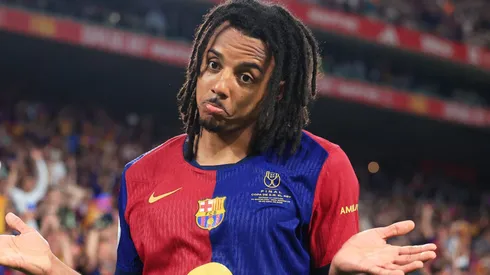 Koundé se tornou alvo do Manchester City recentemente, mas diretor do Barça disse que não houve nenhuma negociação oficial e que o jogador não está disponível (Foto: Fran Santiago/Getty Images)