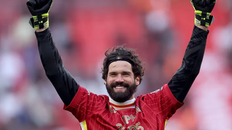 Alisson, goleiro do Liverpool (Photo by Carl Recine/Getty Images)
