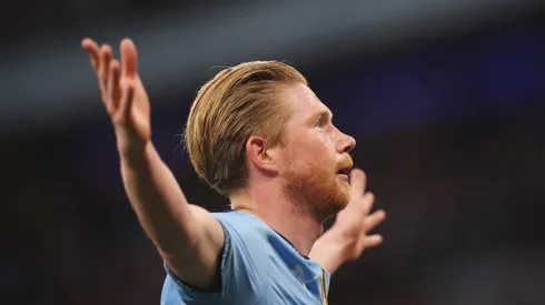 Kevin De Bruyne se despede do Manchester City após uma década de conquistas, deixando um legado marcado por títulos e atuações decisivas. (Foto de Carl Recine/Getty Images)