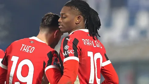 Real Madrid inicia contatos para assinar com o lateral Theo Hernández, do Milan (Photo by Marco Luzzani/Getty Images)