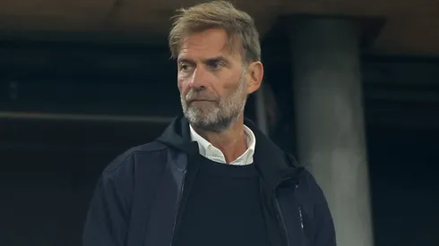 Em sua temporada de estreia, Arne Slot conduz o Liverpool a uma conquista histórica da Premier League, solidificando seu nome entre os grandes técnicos do clube. (Foto: Alex Grimm/Getty Images)