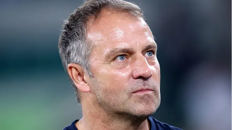 Barcelona encaminha a renovação de contrato com Hansi Flick em 100%.