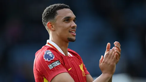 Trent Alexander-Arnold com camisa do Liverpool