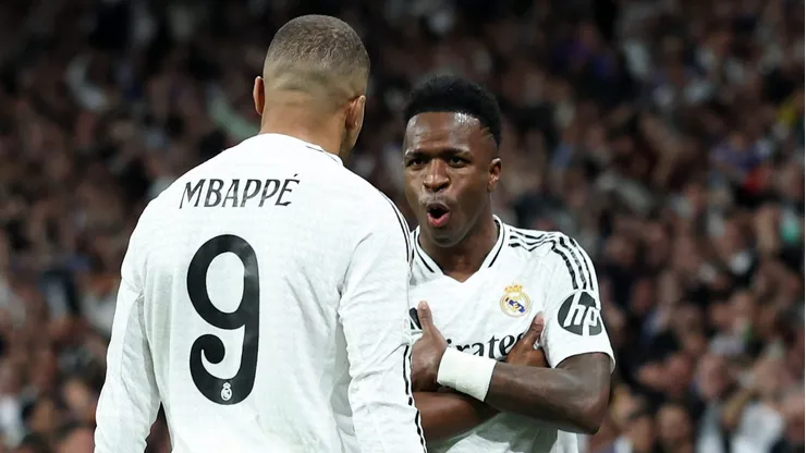 Real Madrid dá as chaves do clube para Mbappé.