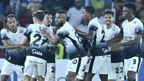 Corinthians oferta três anos e aumento salarial para Bidu em novo acordo.