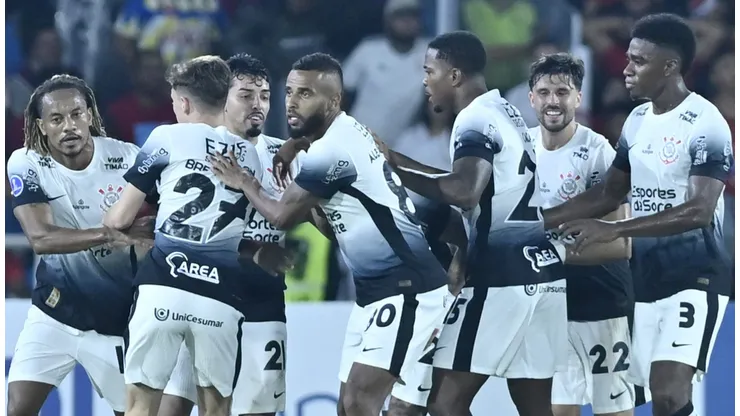 Corinthians oferta três anos e aumento salarial para Bidu em novo acordo.