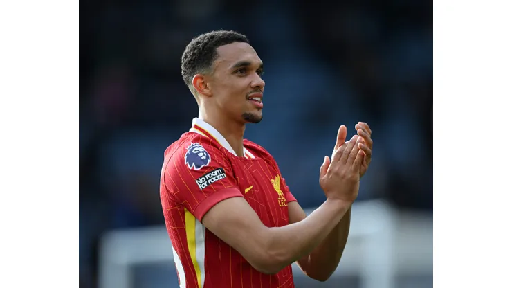Alexander-Arnold está de saída para jogar no Real Madrid. Foto: Shaun Botterill/Getty Images