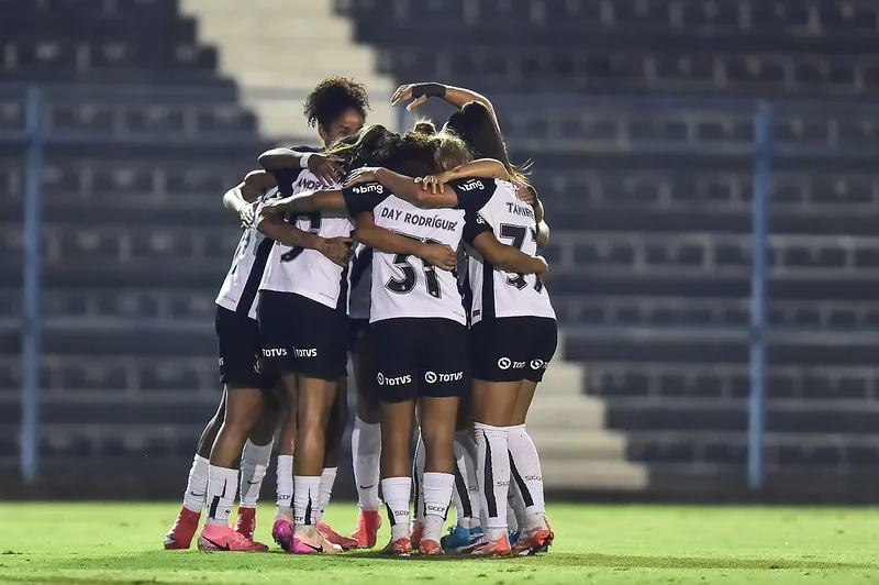 Jogadoras do Corinthians comemoram gol contra o Bahia (Reprodução/CBF)