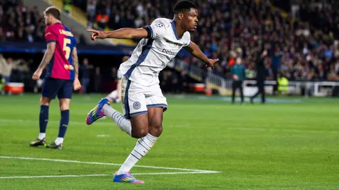 Denzel Dumfries fez um dos gols da Inter no jogo de ida