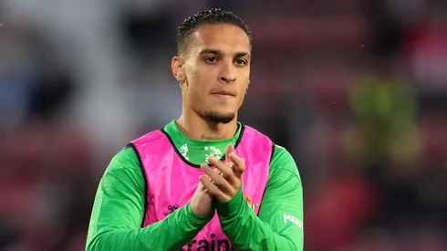 Manchester United se anima para vender Antony à Roma; Real Betis pode ficar sem o brasileiro. (Photo by Alex Caparros/Getty Images)