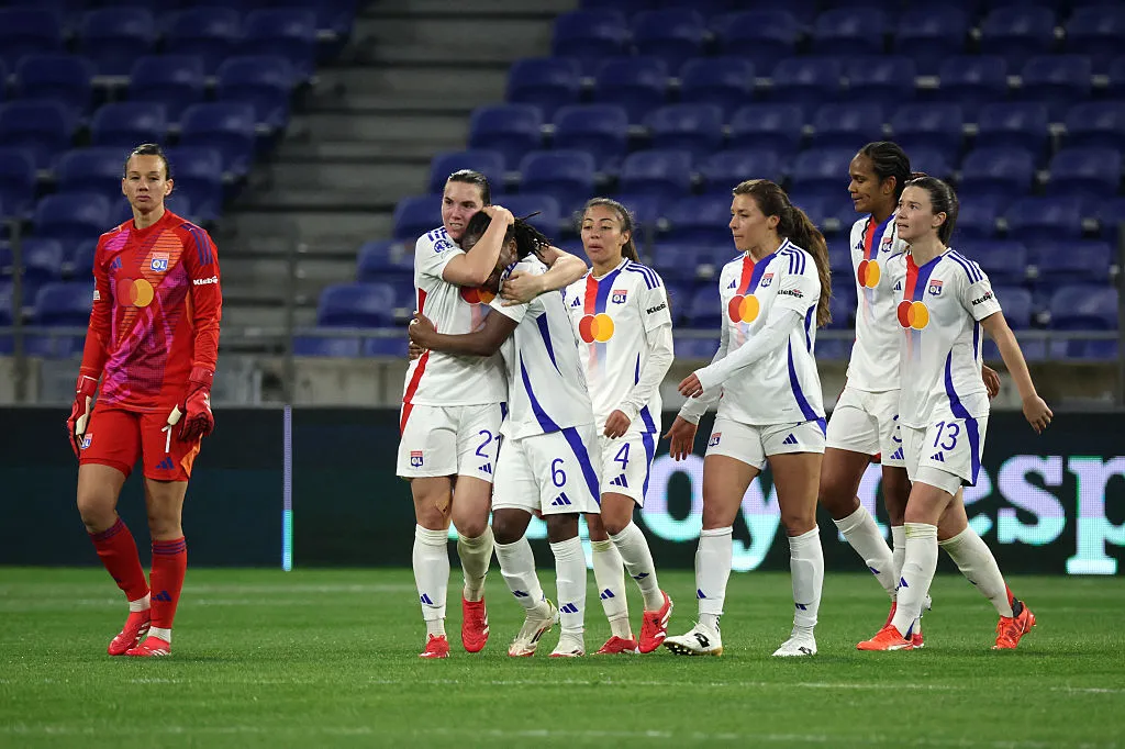 Jogadoras do Lyon comemoram gol (Photo by Catherine Steenkeste/Getty Images)