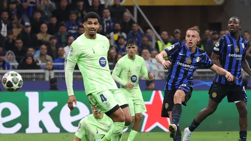 Ronald Araujo é detonado após Inter de Milão x Barcelona pela Champions League: "Não tem cérebro" . (Photo by Carl Recine/Getty Images)