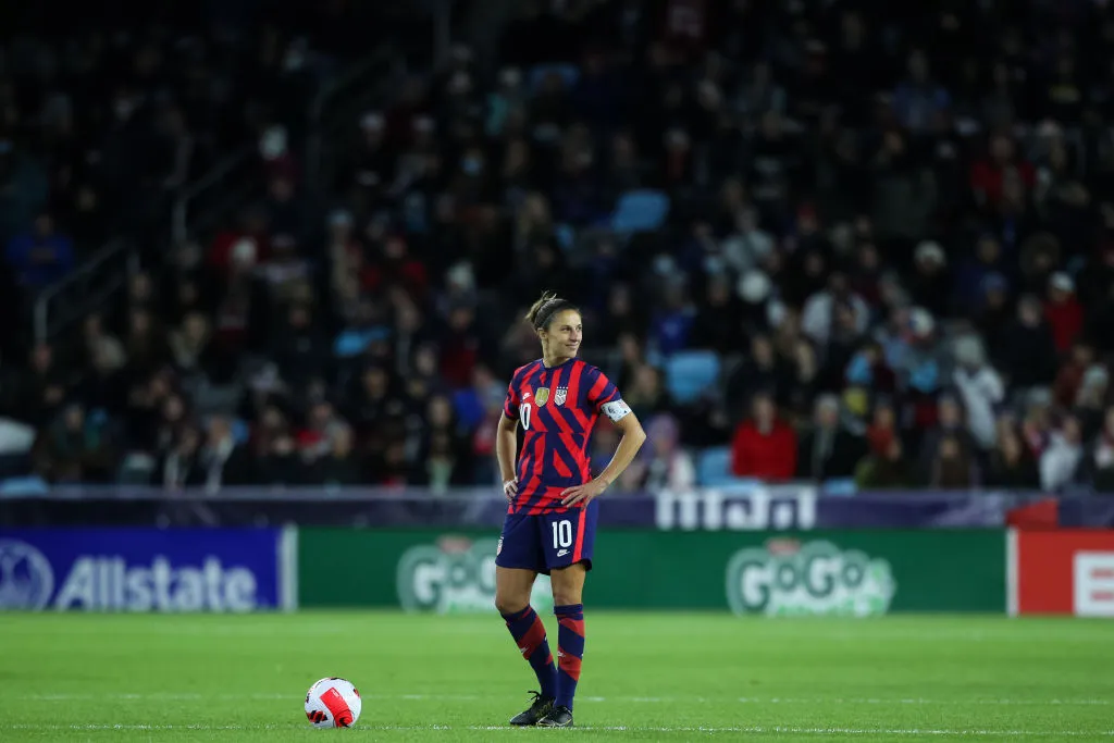 Carli Lloyd atuando com a camisa dos Estados Unidos (Photo by David Berding/Getty Images)