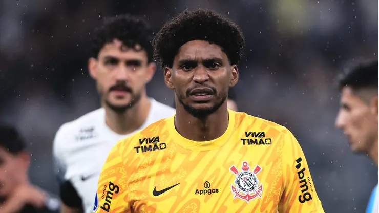 Hugo Souza vive grande fase. AGIF.