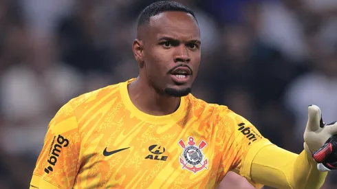 Ex-Corinthians, Carlos Miguel deixa o Palmeiras de lado e prioriza permanência na Europa.