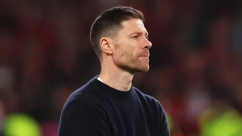 Leverkusen cogita Fàbregas para repor saída de Xabi Alonso para o Real Madrid.