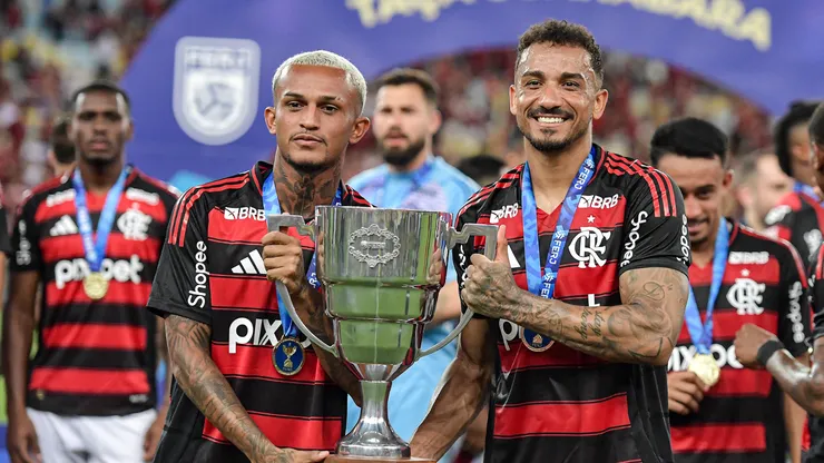 Wesley e Danilo comemorando título Carioca em 2025