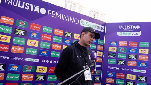 Lucas Piccinato, treinador do Corinthians, cobra postura das jogadoras no Paulistão Feminino (Reprodução/Rebeca Reis/ag.Paulistão)