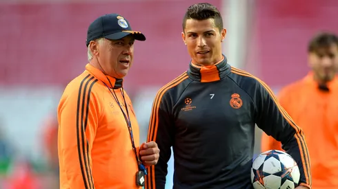 Carlo Ancelotti conversa com Cristiano Ronaldo
