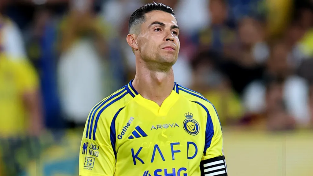 Cristiano Ronaldo desanimado durante partida do Al-Nassr (Photo by Abdullah Ahmed/Getty Images)