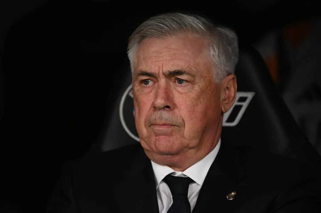 Ancelotti de terno e gravata