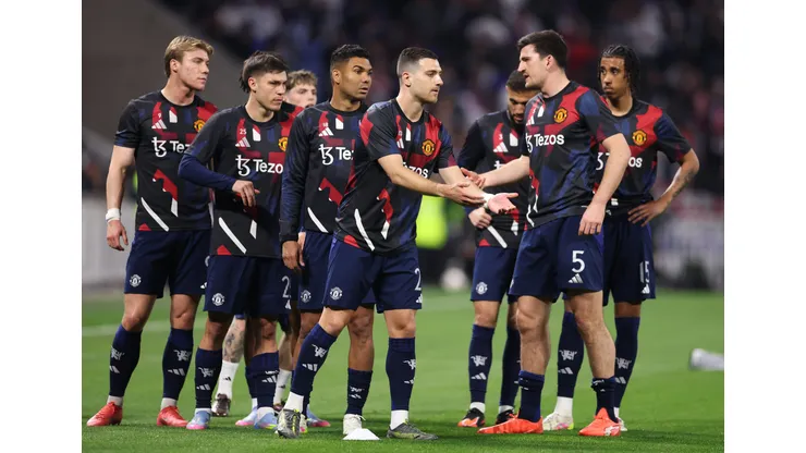 Casemiro ressurge como protagonista no United, mas futuro incerto gera dilema em Old Trafford. (Foto: Michael Steele/Getty Images)