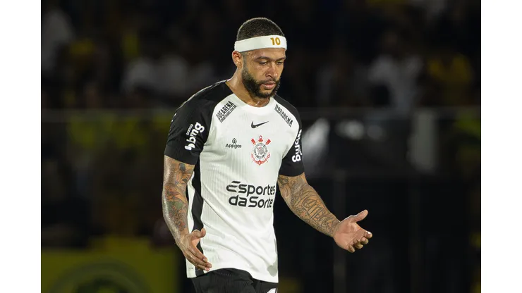 O Corinthians amargou sua primeira derrota sob o comando de Dorival Júnior ao perder para o Mirassol por 2 a 1, em jogo marcado por um pênalti perdido de Depay e críticas públicas de Rafa Silva. Foto Joisel AmaralAGIF
