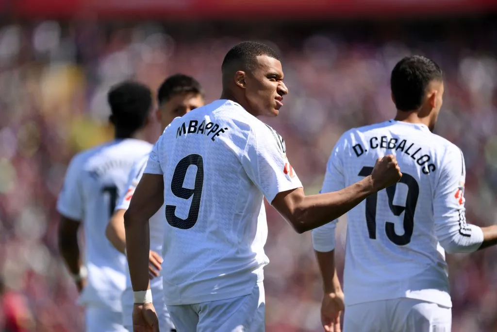 Mbappé em duelo pelo Real Madrid (Photo by David Ramos/Getty Images)