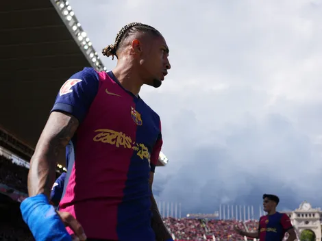 Raphinha quer renovar com Barcelona e projeta futuro com Hansi Flick: "Pensar em chegar..."