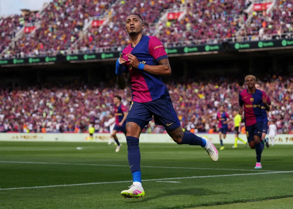 Raphinha mostra bordão do Barcelona