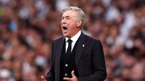 Torcedores do Real Madrid protestam no CT após revés para o Barcelona.