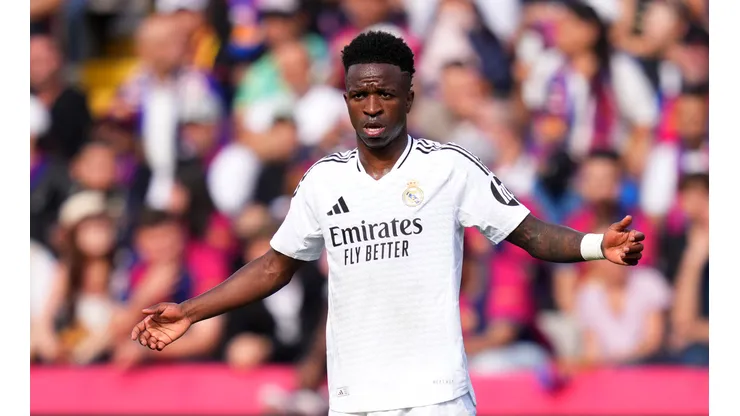 Vinicius Jr. em campo contra o Barcelona