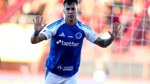 Kaio Jorge tem se destacado de forma impressionante no Brasileirão 2025, com gols e assistências que o colocam entre os principais nomes da competição. Foto Marlon CostaAGIF