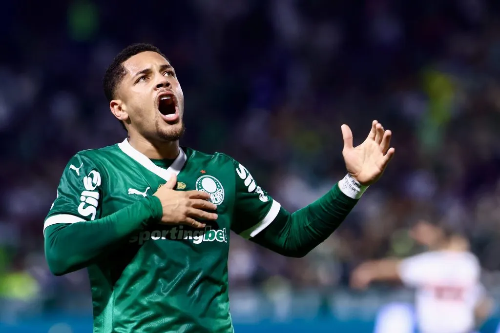Vitor Roque jogador do Palmeiras comemora seu gol durante partida contra o São Paulo no estádio Arena Barueri pelo campeonato Brasileiro A 2025. Foto Marcello ZambranaAGIF