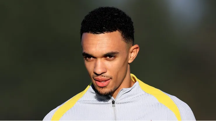 Van Dijk discorda sobre Arnold deixar o Liverpool para jogar no Real Madrid.