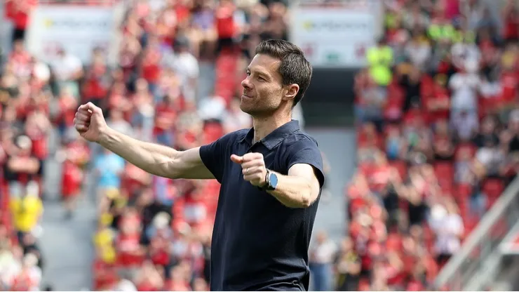 Xabi Alonso a caminho da Espanha. Foto: Lars Baron/Getty Images