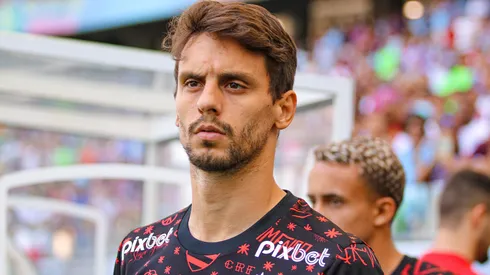 Rodrigo Caio antes de partida pelo Flamengo