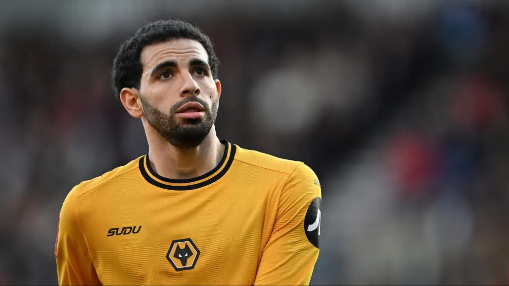 Rayan Aït-Nouri em jogo do Wolverhampton. Foto: Mike Hewitt/Getty Images