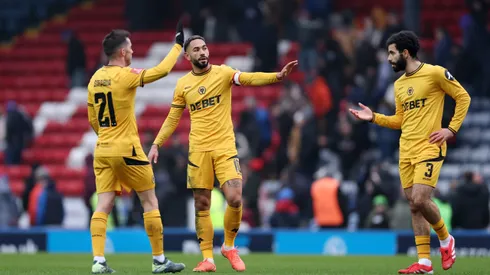 Matheus Cunha e Rayan Aït-Nouri em jogo do Wolverhampton. Foto: Naomi Baker