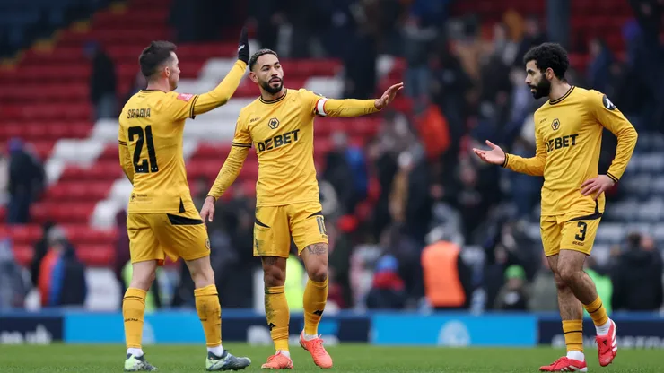 Matheus Cunha e Rayan Aït-Nouri em jogo do Wolverhampton. Foto: Naomi Baker