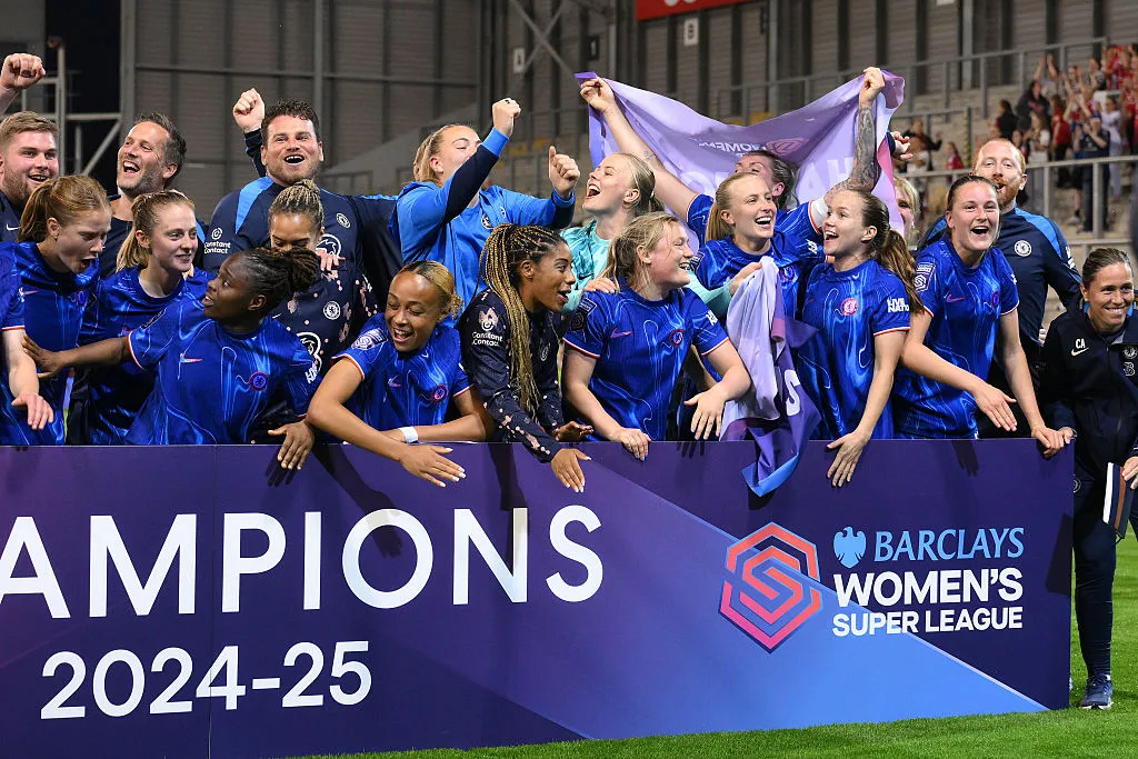 Jogadoras do Chelsea comemoram o título da Women's Super League (Photo by Ben Roberts Photo/Getty Images)