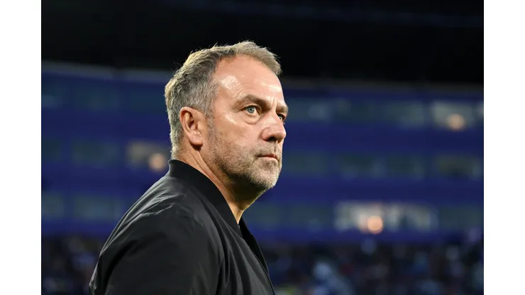 Hansi Flick deve seguir como técnico do Barcelona