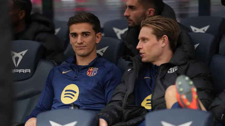 Frenkie de Jong e Gavi no banco de reservas