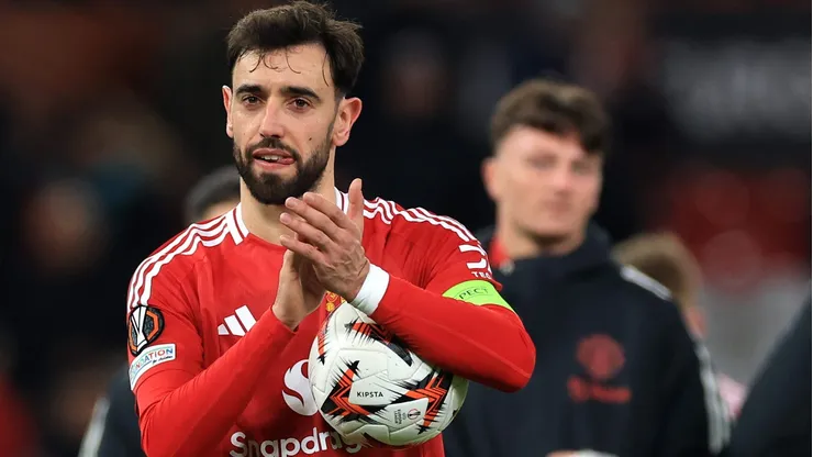 Al-Ahli decide pagar a multa rescisória para tirar Bruno Fernandes do Manchester United (Photo by Carl Recine/Getty Images)