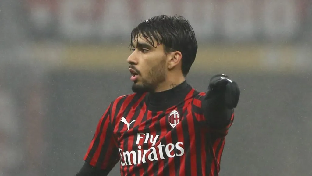 MILÃO, ITÁLIA - 17 DE FEVEREIRO: Lucas Paqueta, do AC Milan, gesticula durante a partida da Série A entre AC Milan e Torino FC no Estádio Giuseppe Meazza em 17 de fevereiro de 2020 em Milão, Itália.