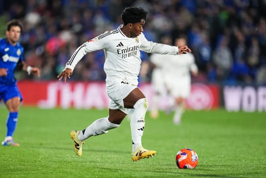 Endrick em campo pelo Real Madrid. Foto: Aitor Alcalde/Getty Images